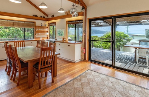 Seal Rocks House | Two Many Birds - Seal Rocks