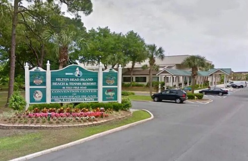 Folly Field Villa | TWO Minute Walk to the Beach-Family Friendly Oceanside Resort-King Bed