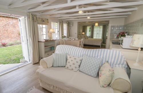 Holywell House | Ty Hafan