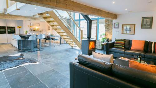 Llanddaniel Fab House | Ty Meryl