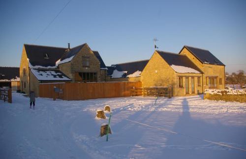 Carterton House | Ty Nant Cottages and Suites