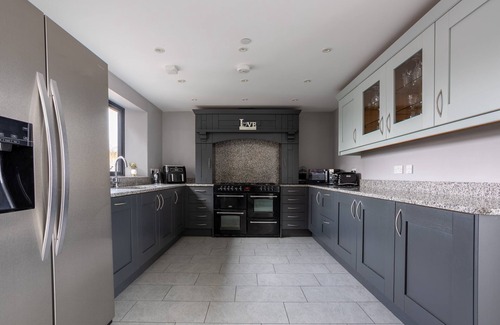 Rhosybol House | Ty Rhos Newydd: 5‑Bed Retreat Sleeping 10 in Llanerch-y-Medd | Managed by Anglesey Holiday Lettings