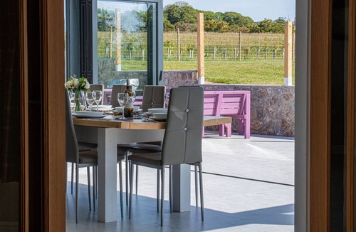 Rhosybol House | Ty Rhos Newydd: 5‑Bed Retreat Sleeping 10 in Llanerch-y-Medd | Managed by Anglesey Holiday Lettings