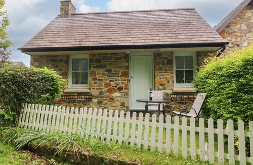 Newport Cottage | Ty Rhydd