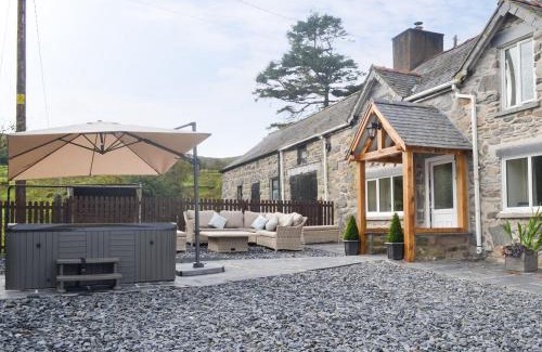 Cwmtirmynach House | Tyddyn Eli