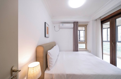 Changning Bed & Breakfast | Tyms 1BR APT Gubei International Garden