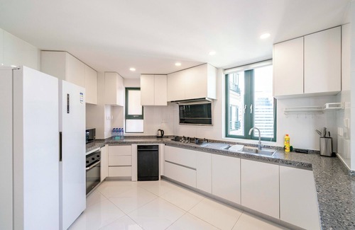 Xujiahui Bed & Breakfast | Tyms Elegant 3BR 2BA Home Novel Garden