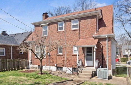 University City House | U-City Walkable Gem-Travel Nurses Close to BJC/Wash U
