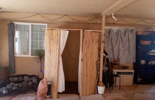 Ivins Cottage | U.n.i.q.u.e. Casita+Indoor Hot Tub!