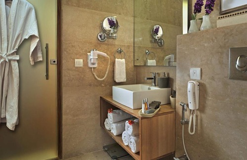 New Delhi Hotel | Udman Panchshila Park by Ferns N Petals