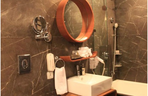 New Delhi Hotel | Udman Panchshila Park by Ferns N Petals