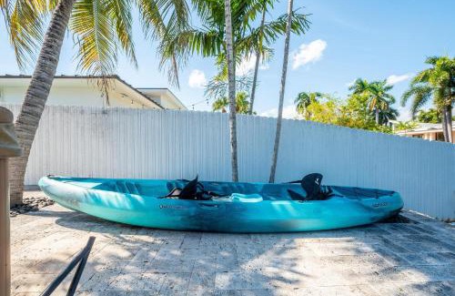 Ojus House | Uhost AI - Luxurious 5B Home w Pool & Lounge