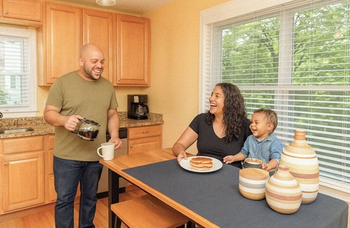 Fairfax House | ✨ Ultimate Fairfax Stay | Work & Explore | Near DC, Metro, Dining! ✨