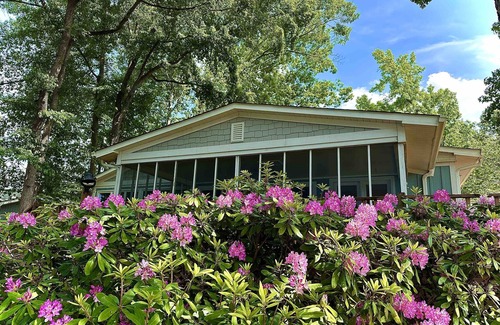 Norwood House | Ultimate Family Lakehouse- wide water views!