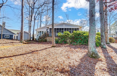 Norwood House | Ultimate Family Lakehouse- wide water views!