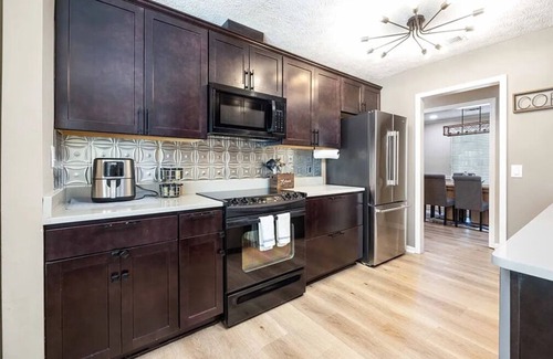 Columbus House | Ultimate Getaway: Pool and Games