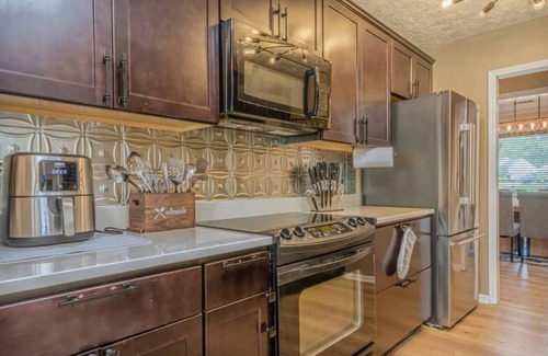 Columbus House | Ultimate Getaway: Pool and Games