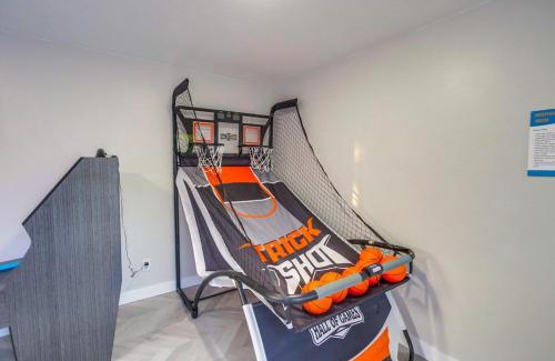 Middletown House | Ultimate Getaway: Spa Game Rooms Firepit Views