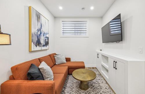 Southwest Calgary House | Ultimate Group Stay, 3 King Beds, 2 Suites