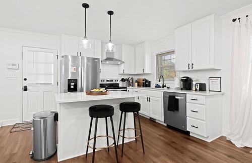 Rocky Mount House | Ultimate Luxury 3 Bedroom In The Heart Of City