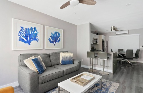 Hollywood Apartment | ULTRA Modern Apt by the Beach