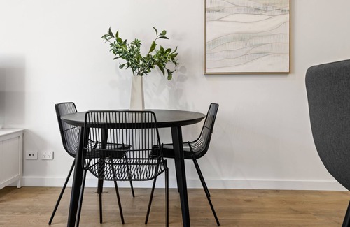 Port Adelaide Apartment | Ultra-modern spacious 3 bedroom townhouse
