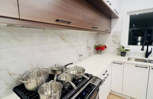 Edmonton House | Ultramodern| Downtown River Valley Home| Centrally located| Close to everything