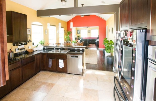 East Cesar Chavez House | Ultramodern, High-tech House an Eight-Min Walk to Rainey St