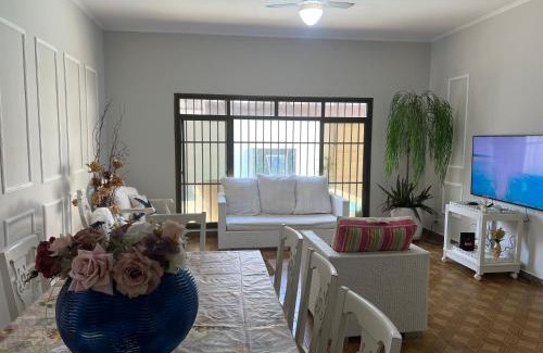 Aviacao House | Uma Quadra do MAR Com PISCINA, Churrasqueira, 2 Vg de Garagem e 3 Quartos!