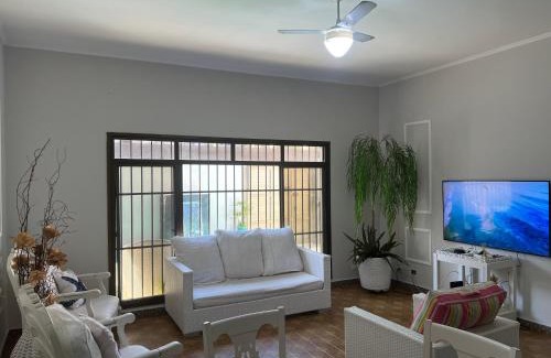 Aviacao House | Uma Quadra do MAR Com PISCINA, Churrasqueira, 2 Vg de Garagem e 3 Quartos!