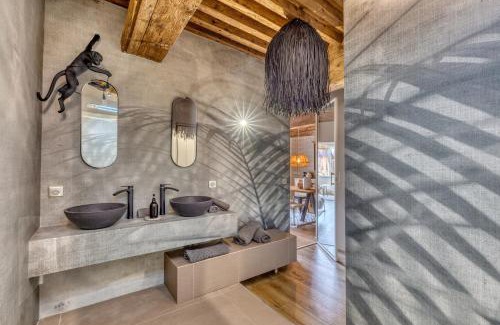 Annecy Old Town Apartment | Un lieu unique Le Bohème
