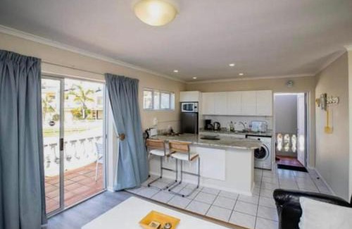 Humewood Apartment | Underafricanskys, Humewood