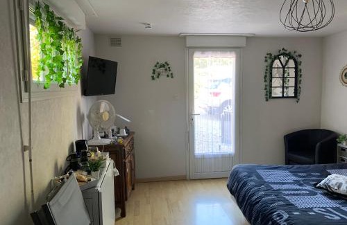 Rilhac-Rancon House | UNE AGREABLE CHAMBRE INDEPENDANTE