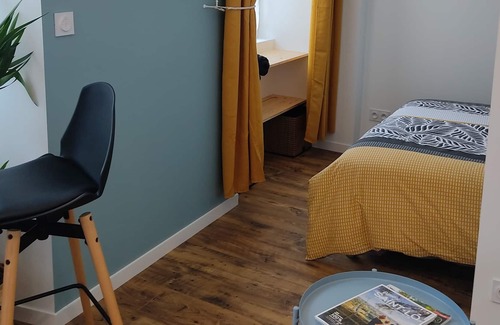 Le Hommet-d'Arthenay Apartment | Une Ancienne École Rénovée, Amoureux de Nature et de Vielles Pierres