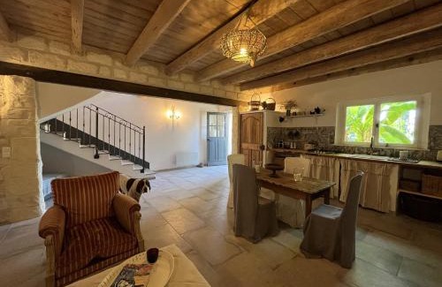 Gallician House | Une Maison dans un Mas