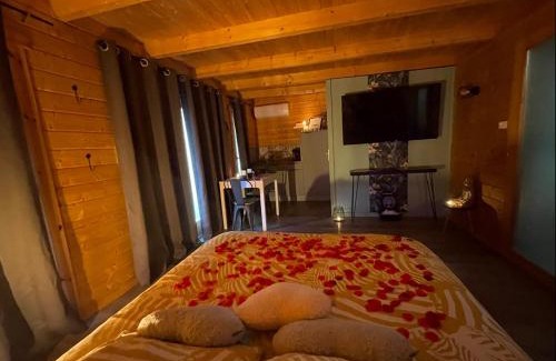 Eyguieres Apartment | Une Pause Douceur - Suite All in Wood