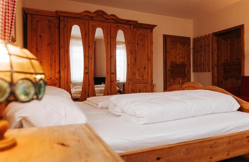 Haag in Oberbayern Bed & Breakfast | Unertl Bräustüberl Gästehaus