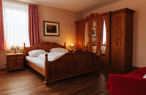 Haag in Oberbayern Bed & Breakfast | Unertl Bräustüberl Gästehaus