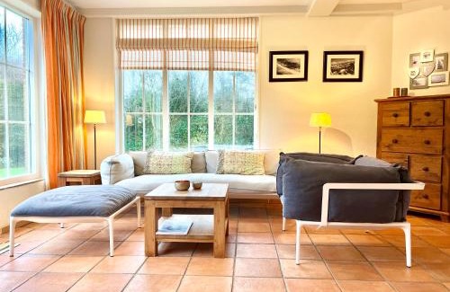 Domburg House | Uniek huis onderaan de duinen -veel privacy- eigen parkeerplaats