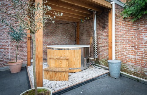 Goes Villa | Unieke stadswoning met jacuzzi en sauna max 8 pers