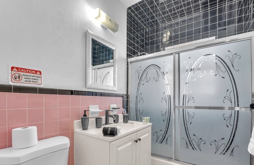 Bay Harbor Islands Apartment | Unique 2 units in 1, sleeps up to 10 people. Near beach.