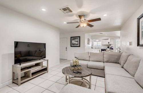 Sunrise Manor House | Unique 4 bedrooms 5 miles from down town Vegas