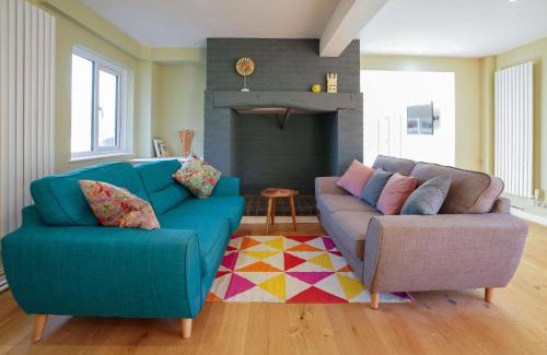 Ipswich House | Unique 5BD Farm House Perfect for Relaxing