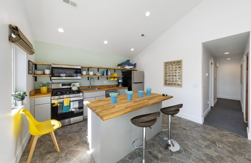 Huron House | Unique 6 Bedroom Lakeview Home with Roof Terrace