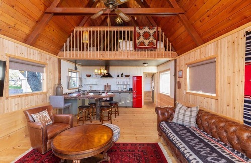 Julian Cabin | Unique A-frame with mountain views, 5 min to town