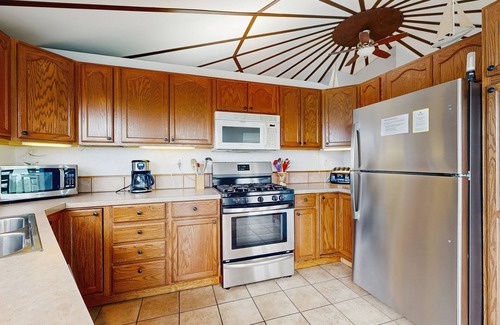 Gleneden Beach House | Unique and spacious home with private hot tub, game room, and great ocean views