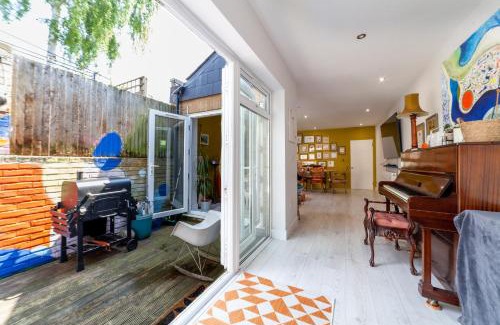 Wood Green House | Unique bungalow nearby the iconic Alexandra Palace