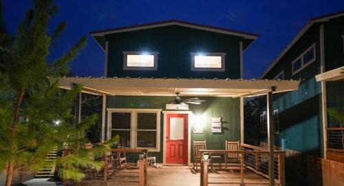 Bridgeport House | Unique Cabin Sauna Hot Tub FirePit Games