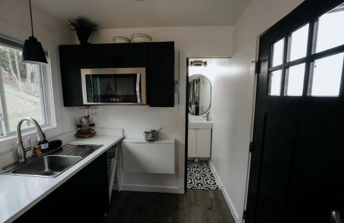 Trenton House | Unique Container with BBQ Ideal for Couples in Georgia