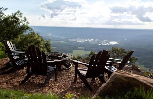 Trenton House | Unique Container with BBQ Ideal for Couples in Georgia